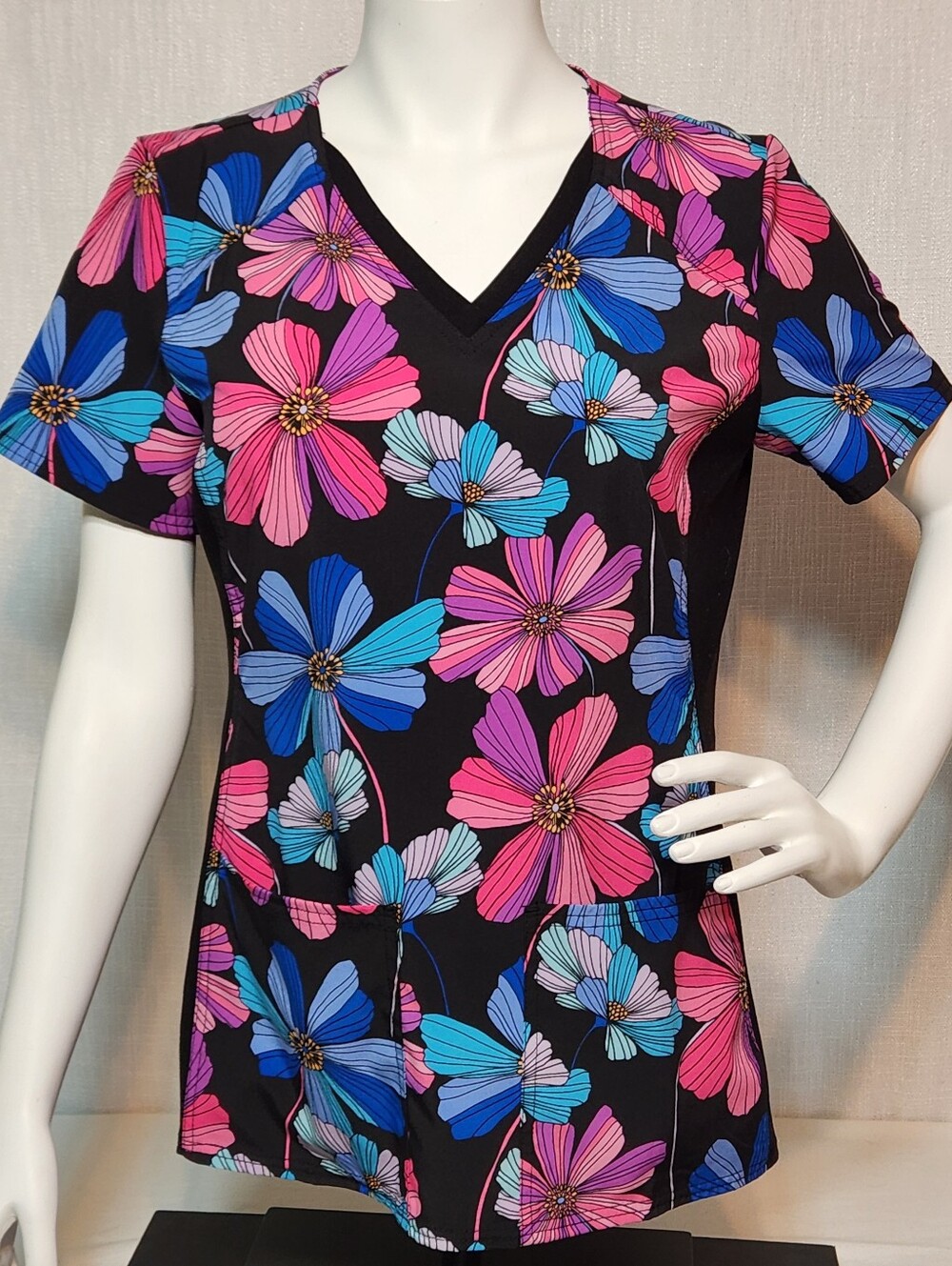 Cherokee Vibrant Flowers Pink Blue Lightweight Medium